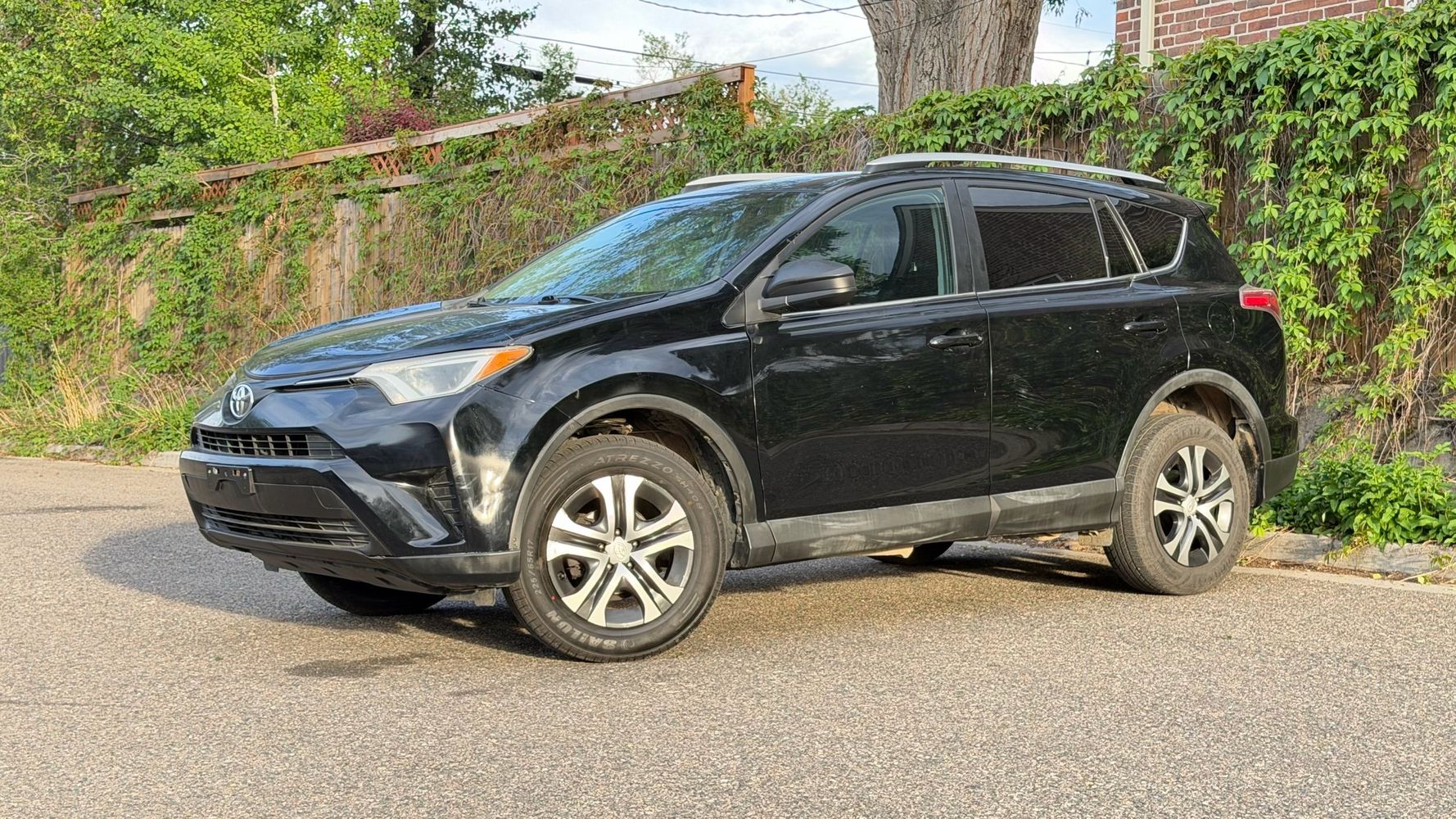 2016 Toyota RAV4 LE AWD's photo