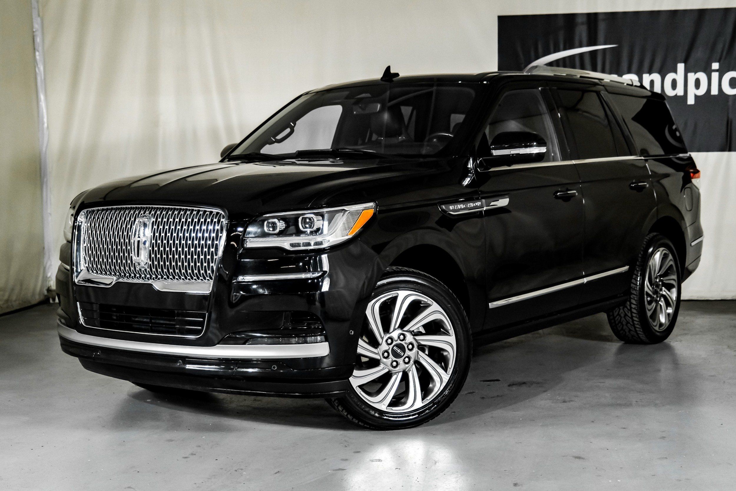 2024 Lincoln Navigator Reserve photo 3