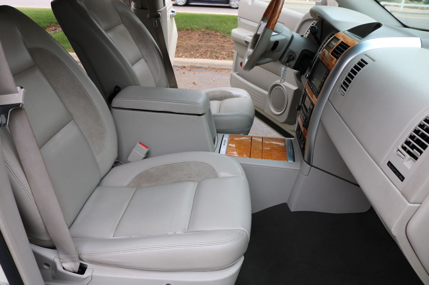 2008 Chrysler Aspen Limited | Victory Motors of Colorado