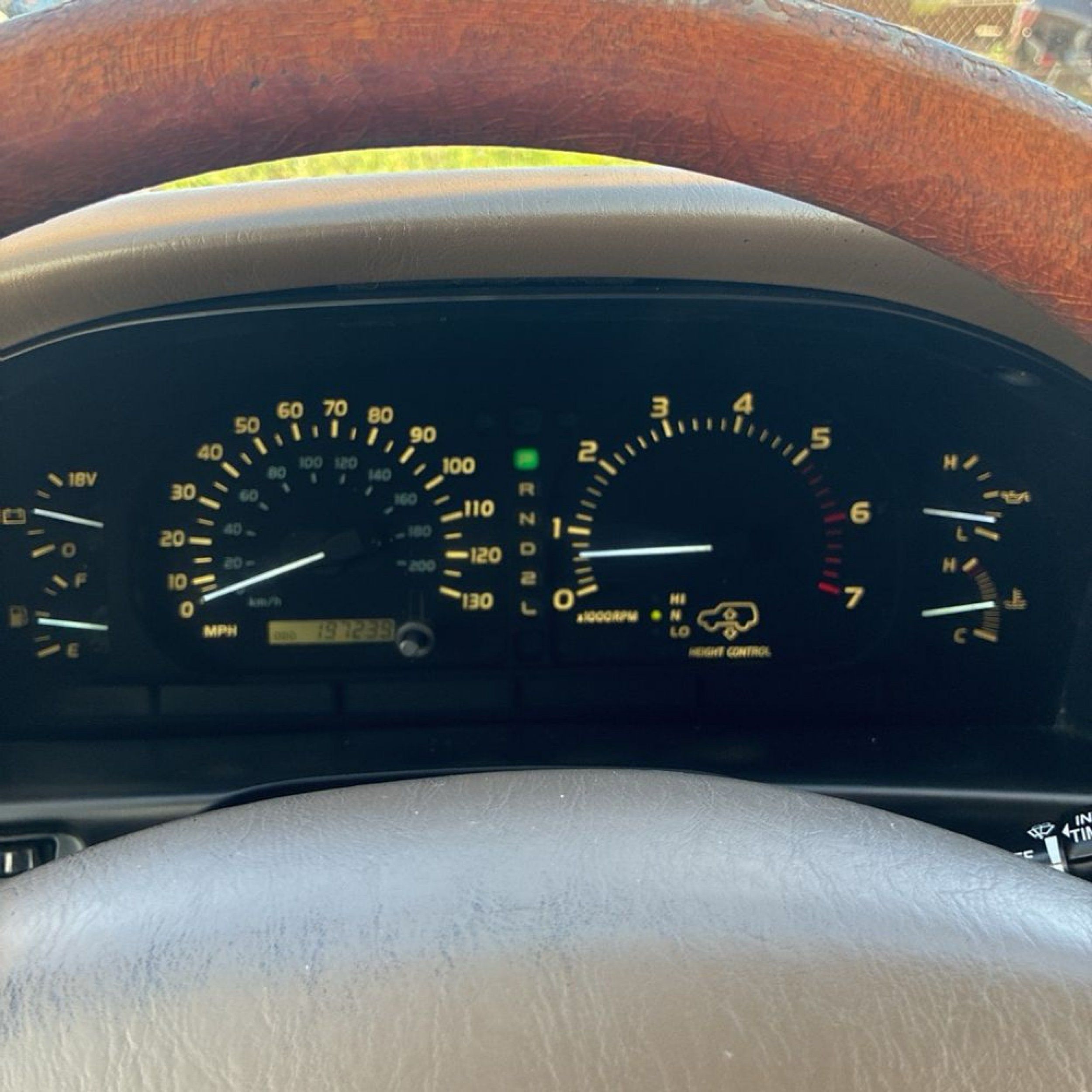 2000 Lexus LX 470 photo 9