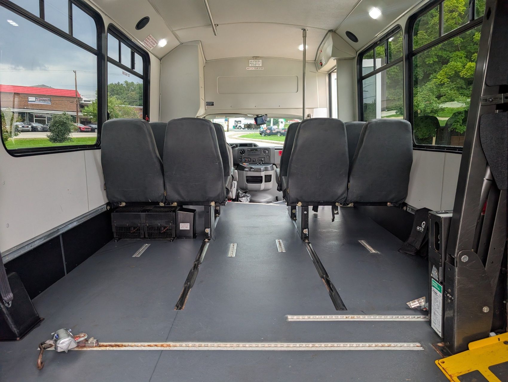 2016 Ford E-350 41