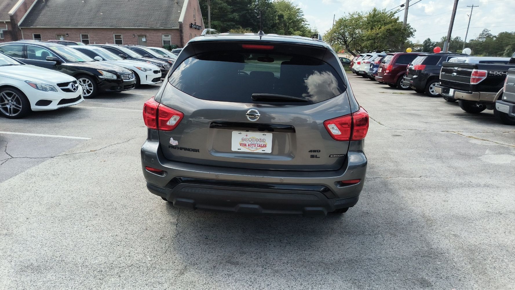 2018 Nissan Pathfinder SL photo 4