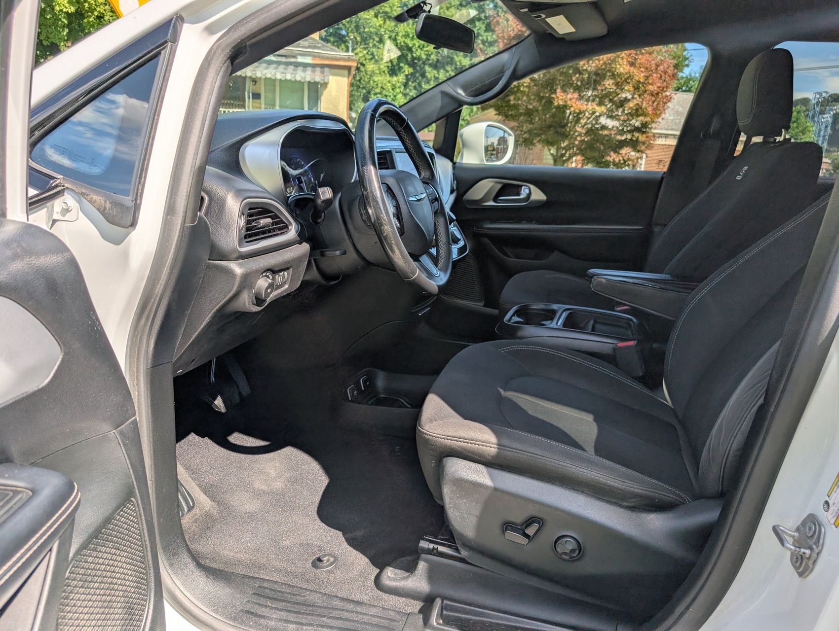 2018 Chrysler Pacifica 27