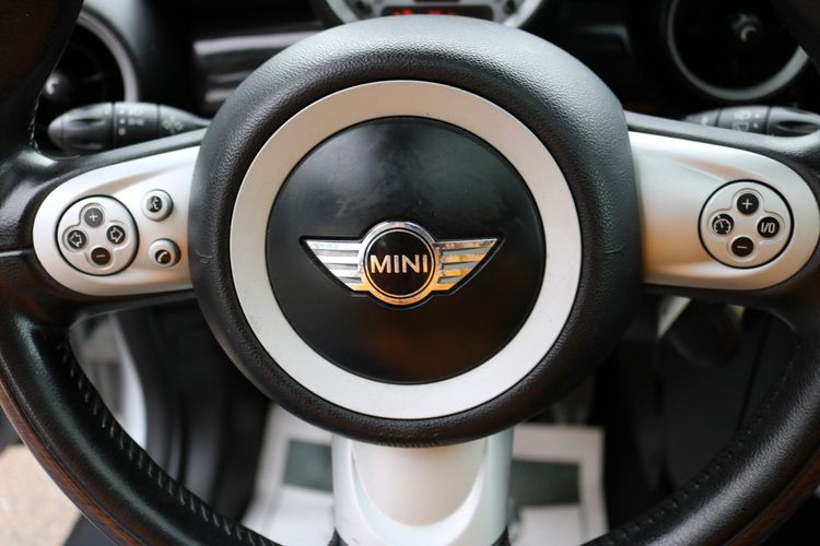 Too Late Vera has chosen this 2007 57 MINI ONE 1.4 in Black with Visibility  Pack including Heated Front Windscreen & Cruise & Multifunction Steering  Wheel - Mrs MINI - Used MINI Cars for Sale