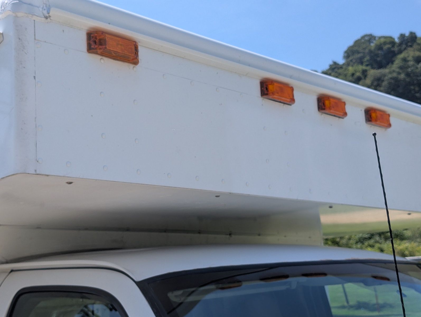 2009 Chevrolet Express Cutaway 21