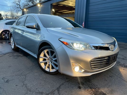 2015 Toyota Avalon Limited's photo