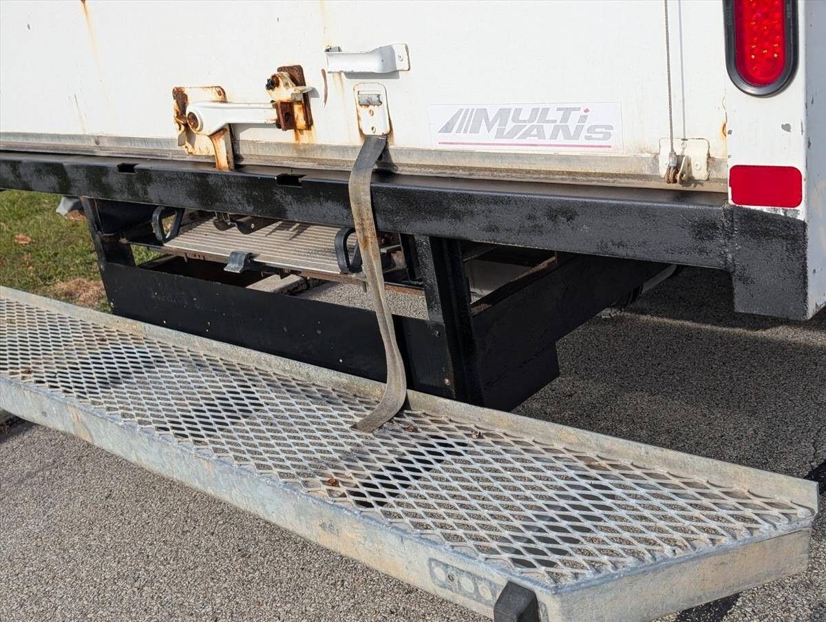 2017 Ford E-Series 33