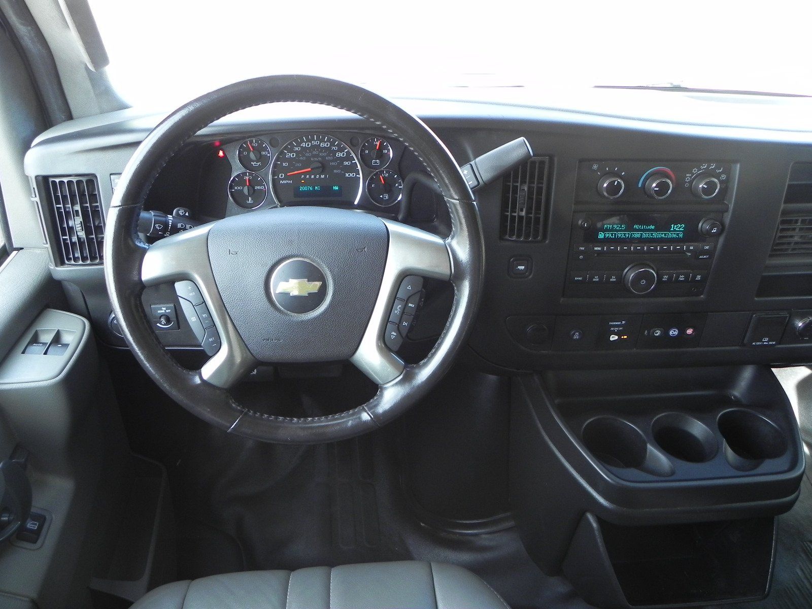 2017 Chevrolet Express LS 3500 photo 6