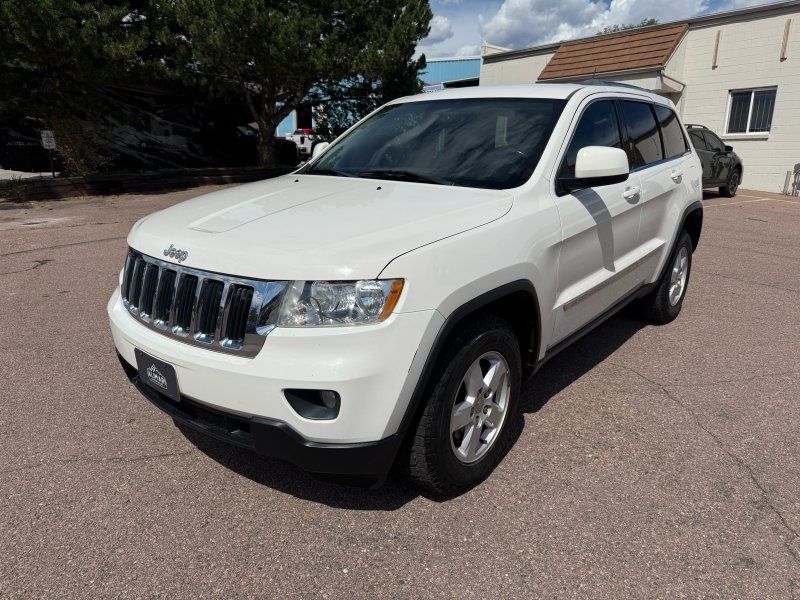 2011 Jeep Grand Cherokee Laredo photo 3