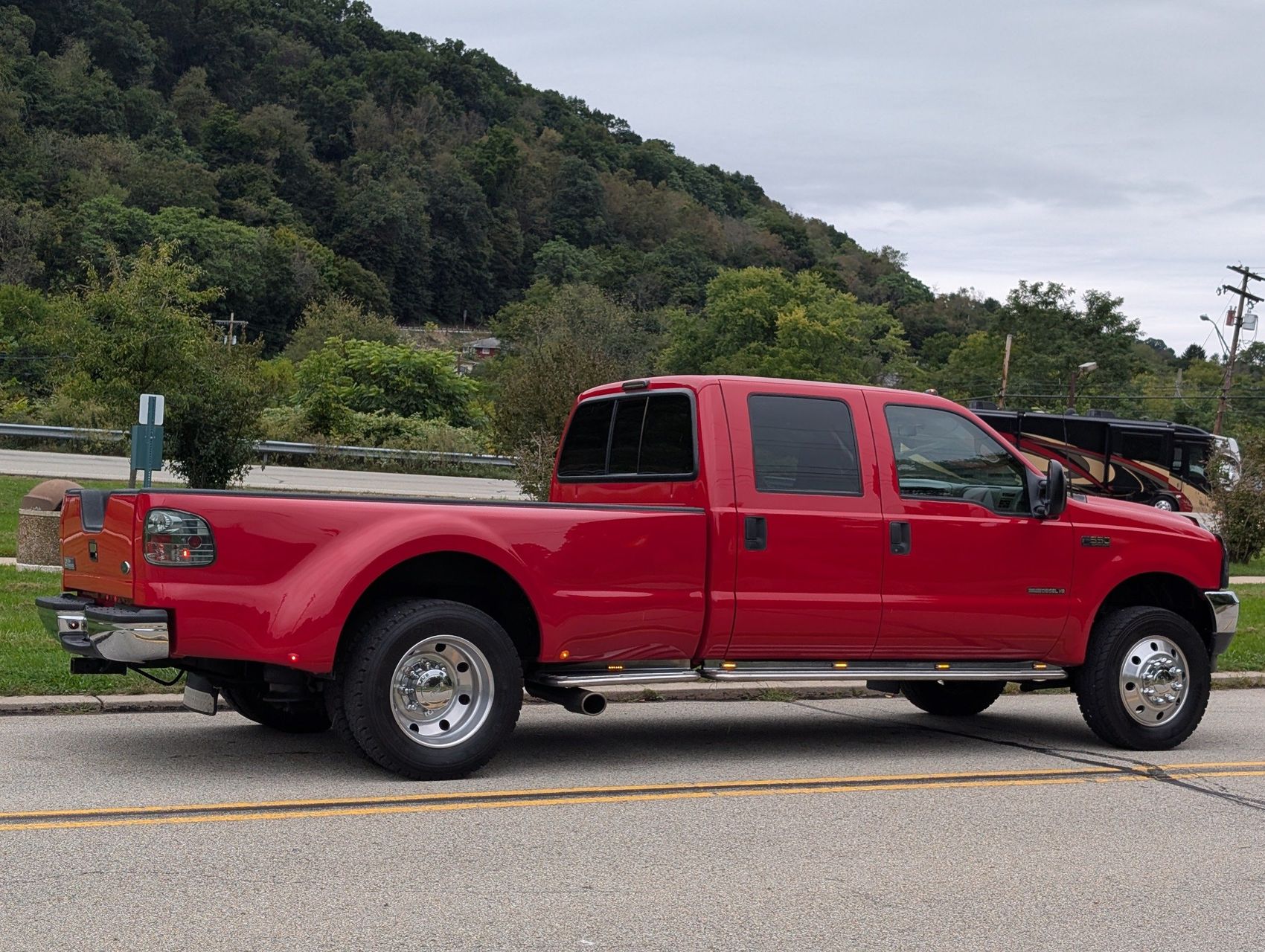 2001 Ford F-550 9