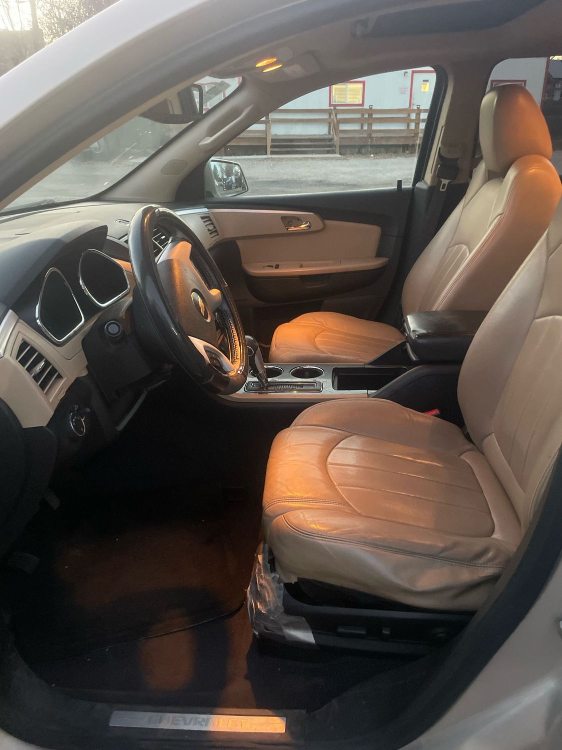 2012 Chevrolet Traverse LTZ photo 2