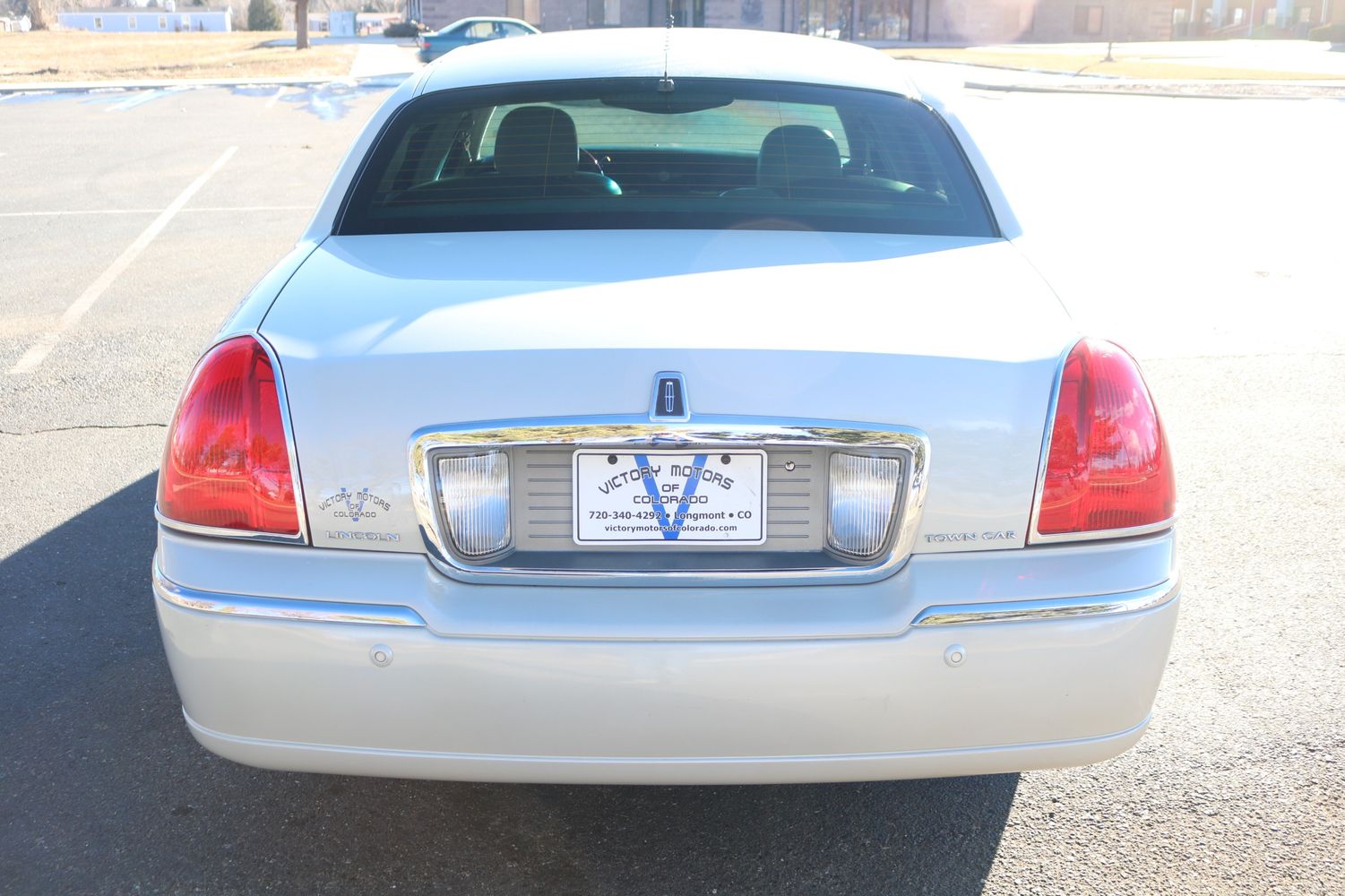 2004 Lincoln Town Car Ultimate | Victory Motors of Colorado