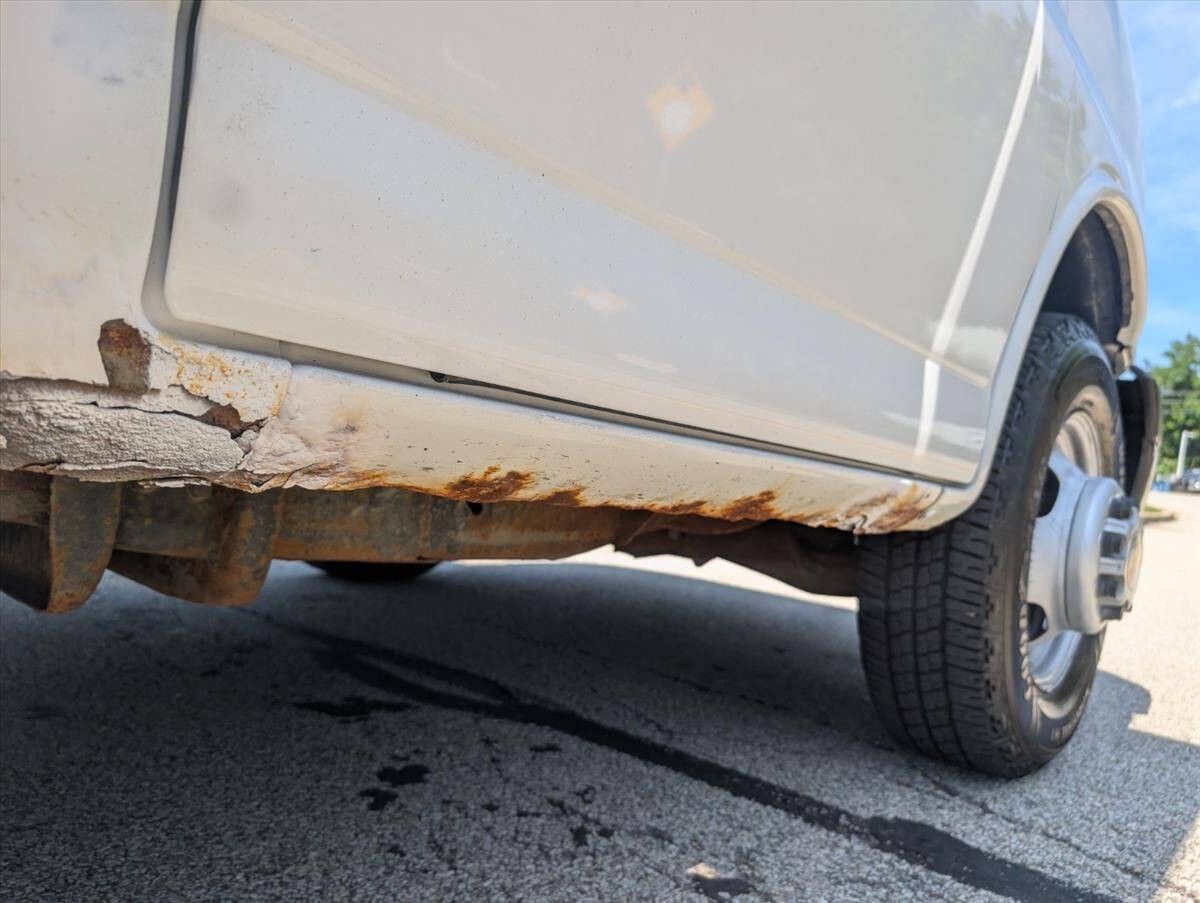 2008 Chevrolet Express Cutaway 32