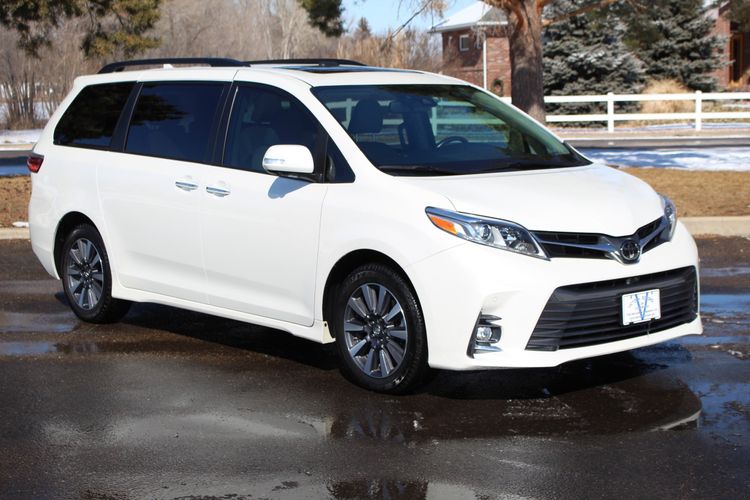 2018 Toyota Sienna Limited 7-passenger 