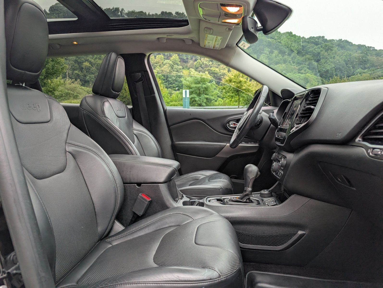 2019 Jeep Cherokee 34