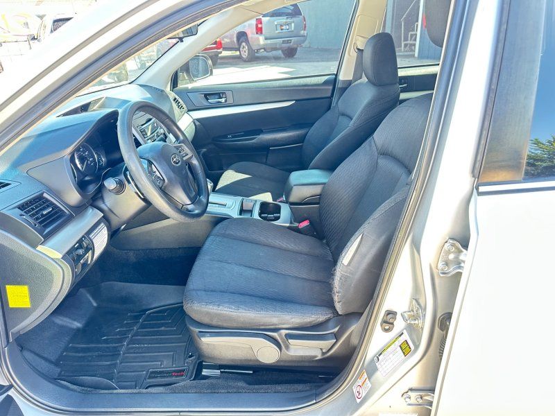 2012 Subaru Outback 2.5i - Silver exterior view 7