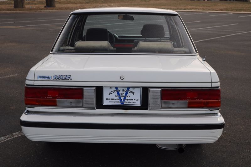 1986 Nissan Maxima Photos