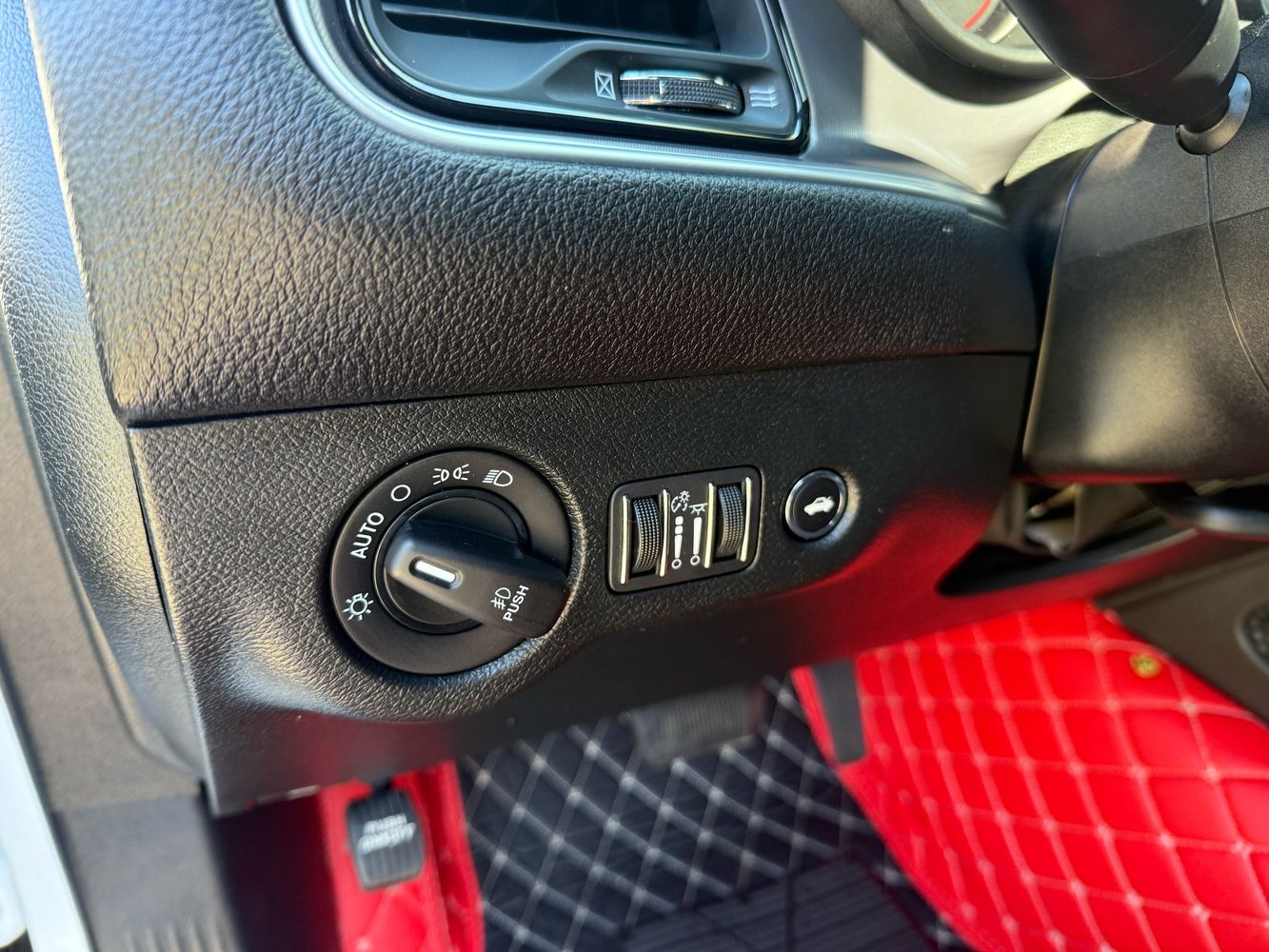 2019 Dodge Challenger R/T photo 18