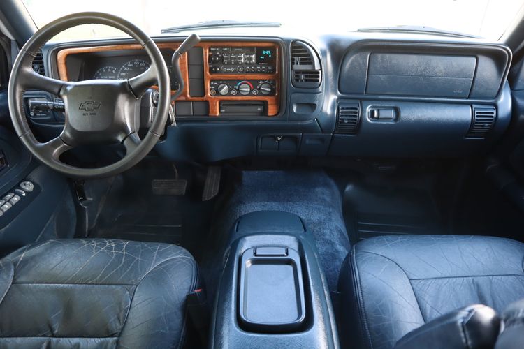 1999 Chevrolet Suburban C1500 LT | Victory Motors of Colorado