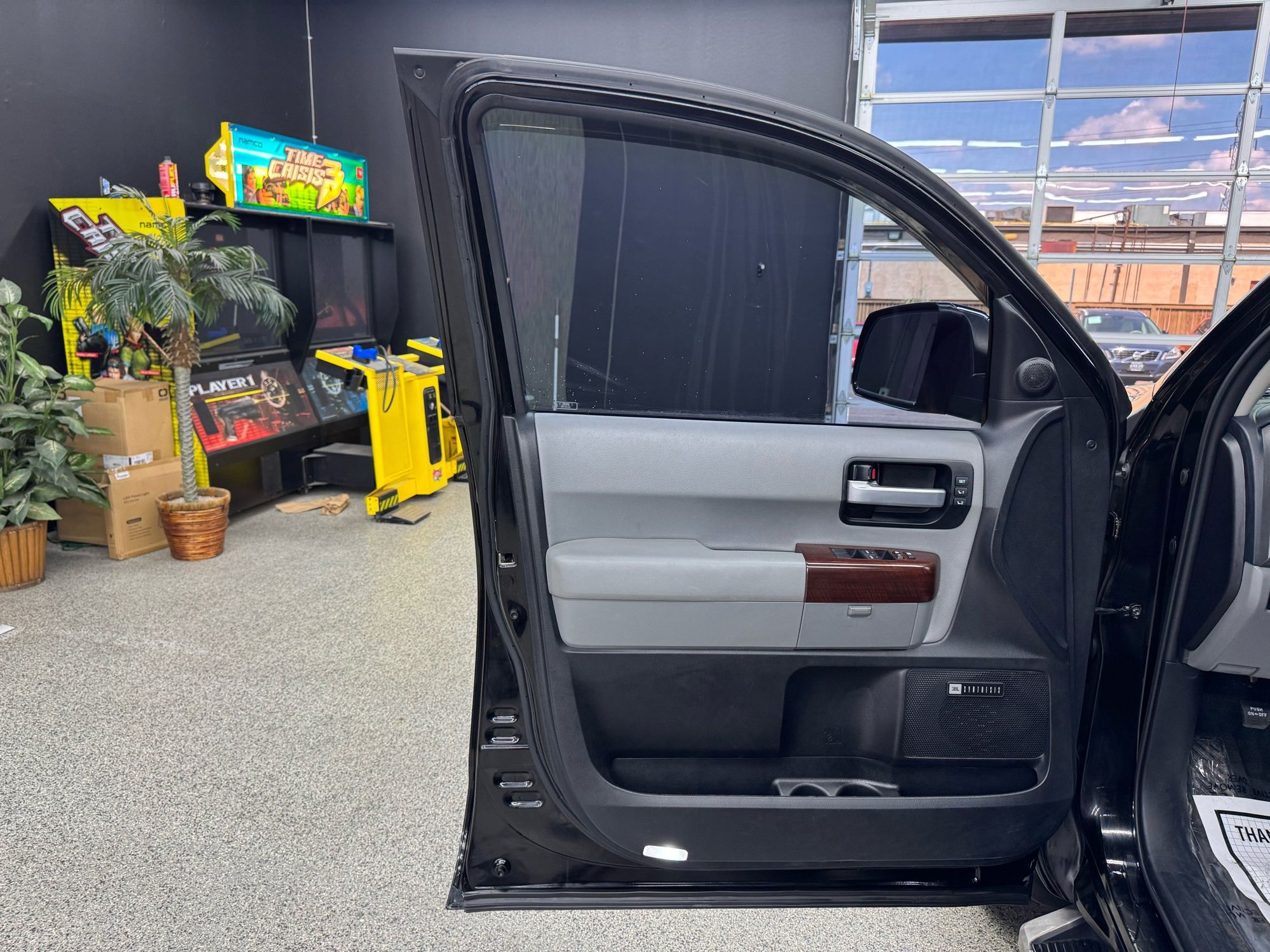 2017 Toyota Sequoia Platinum photo 9