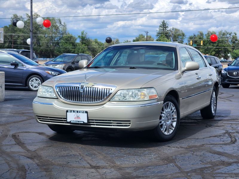 Brown (Beige) 2006 Lincoln Town Car Sedan Rear-Wheel Drive 4-Speed Automatic