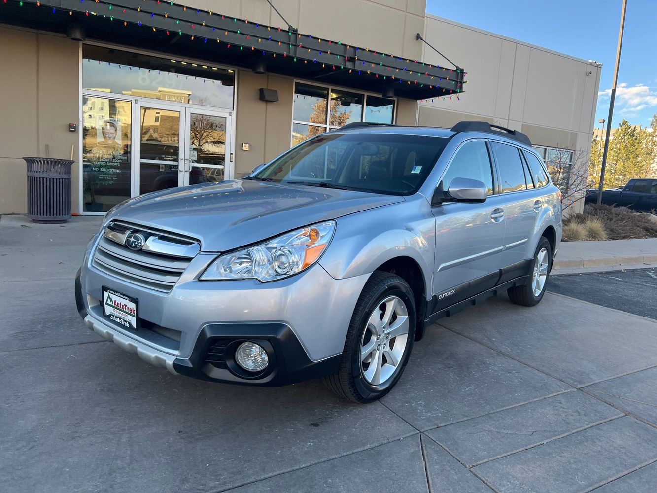 2013 Subaru Outback Limited photo 2