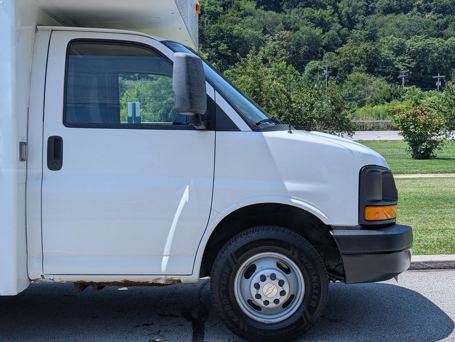 2009 Chevrolet Express Cutaway 16