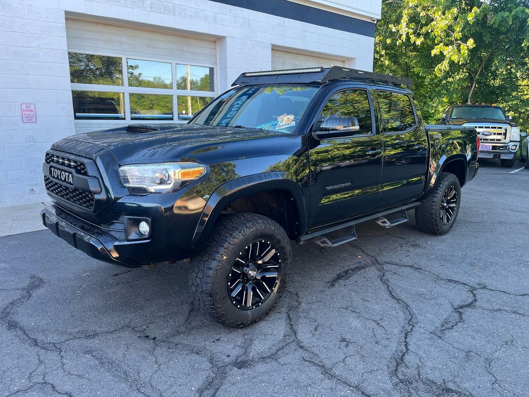 View vehicle photo 3