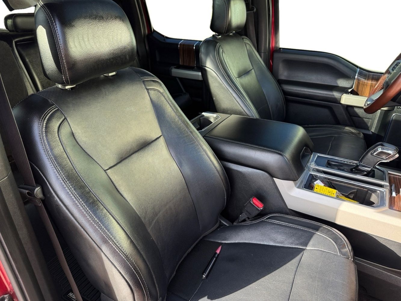 2016 Ford F-150 Lariat photo 13