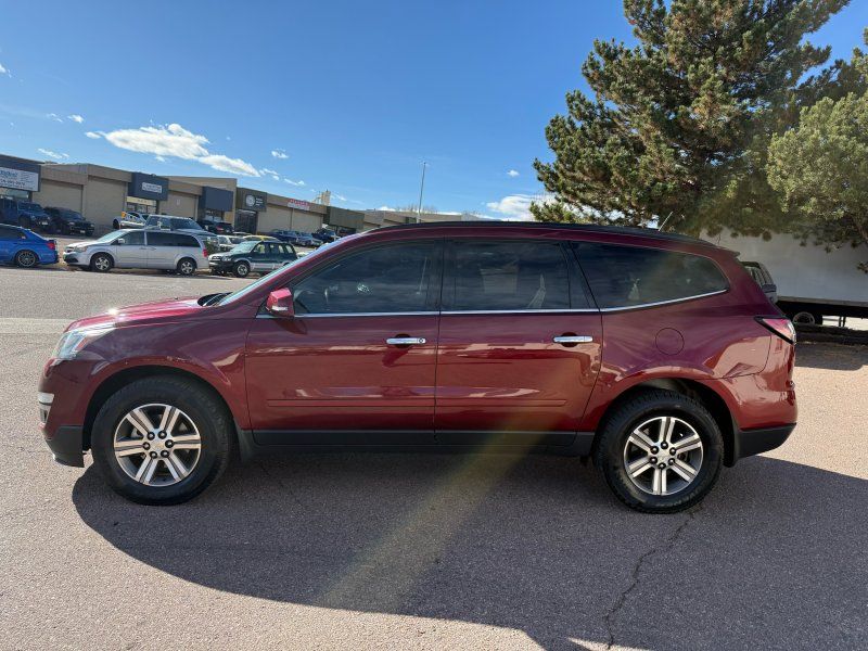 2017 Chevrolet Traverse 2LT photo 4