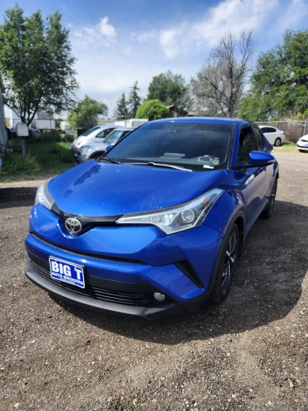 2018 Toyota C-HR XLE Premium's photo