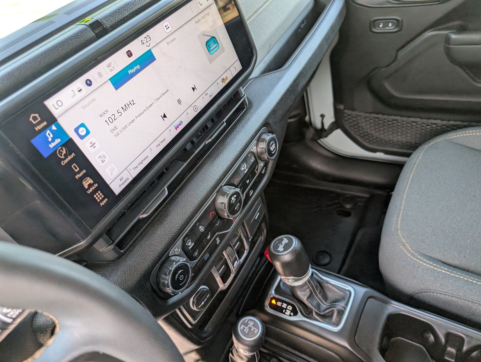 2024 Jeep Wrangler 4xe 38