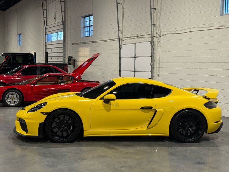 2023 Porsche 718 Cayman GT4, photo 2
