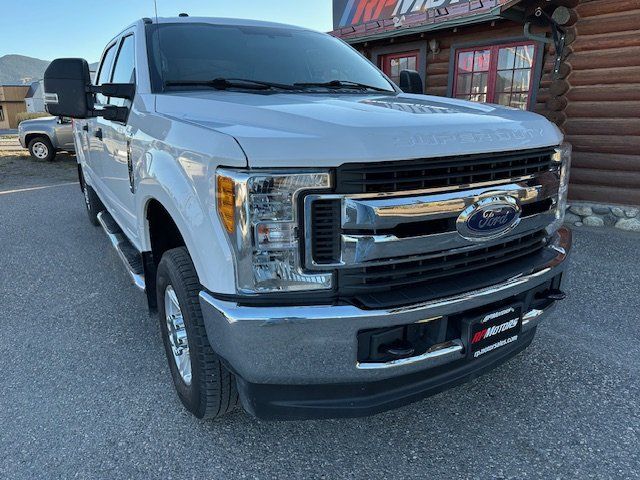 2017 Ford F-350 XLT photo 2