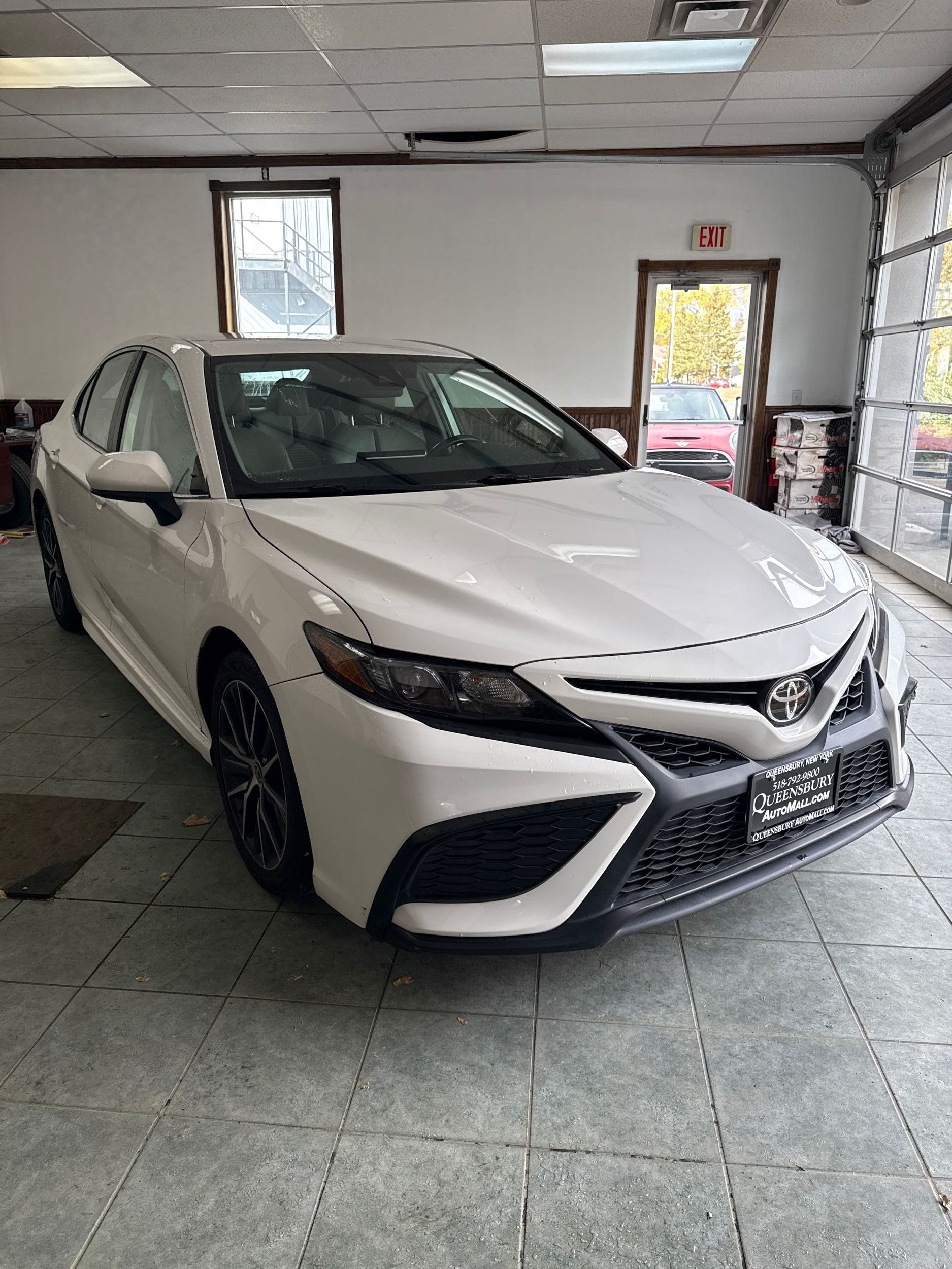 2021 Toyota Camry SE's photo