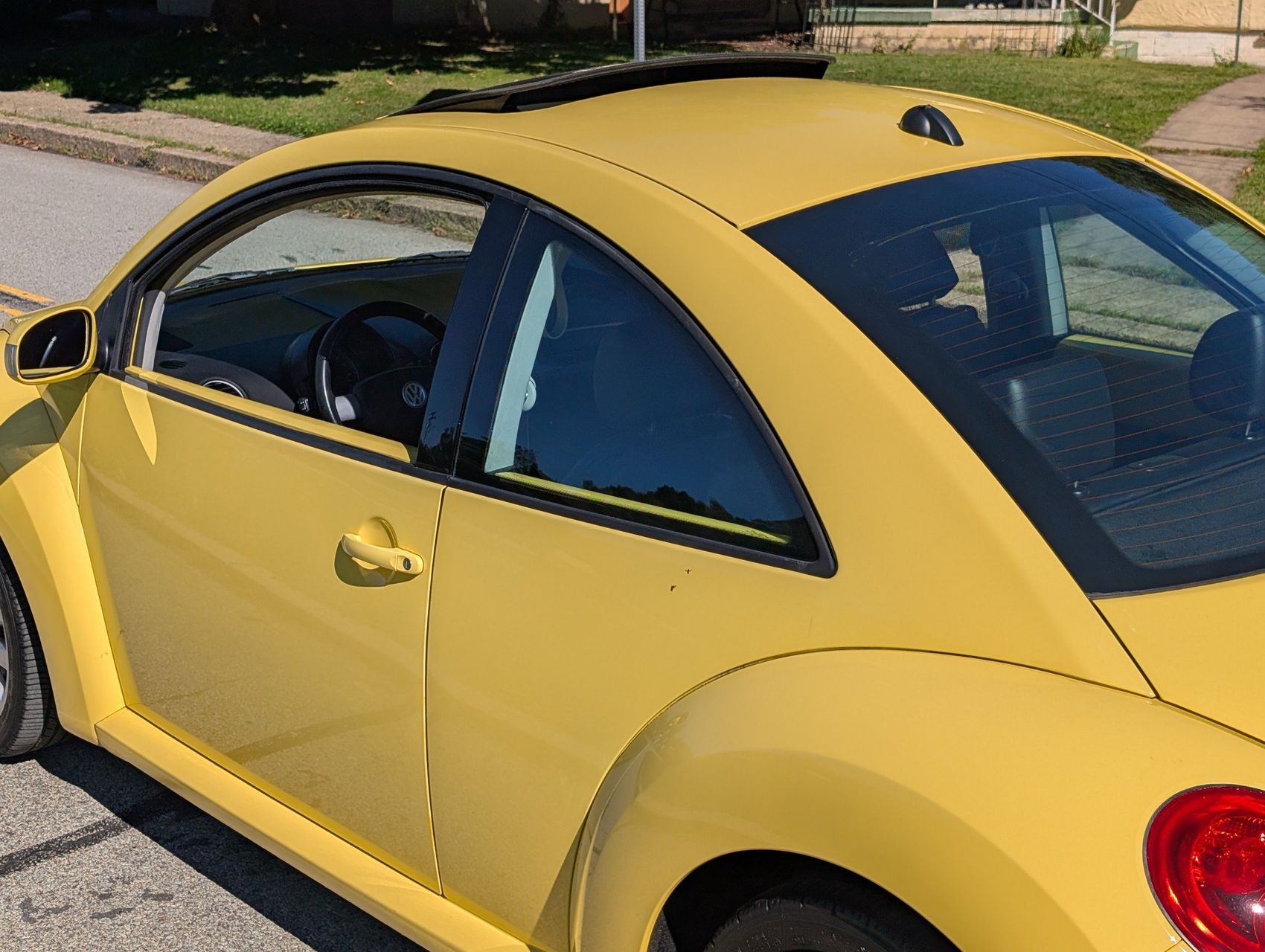 2008 Volkswagen New Beetle 34