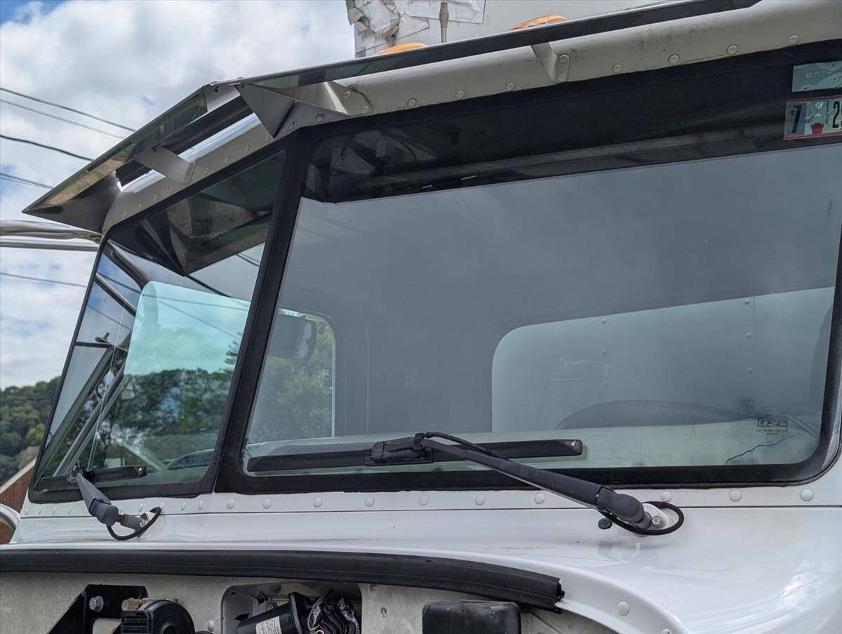 2007 Peterbilt 335 78