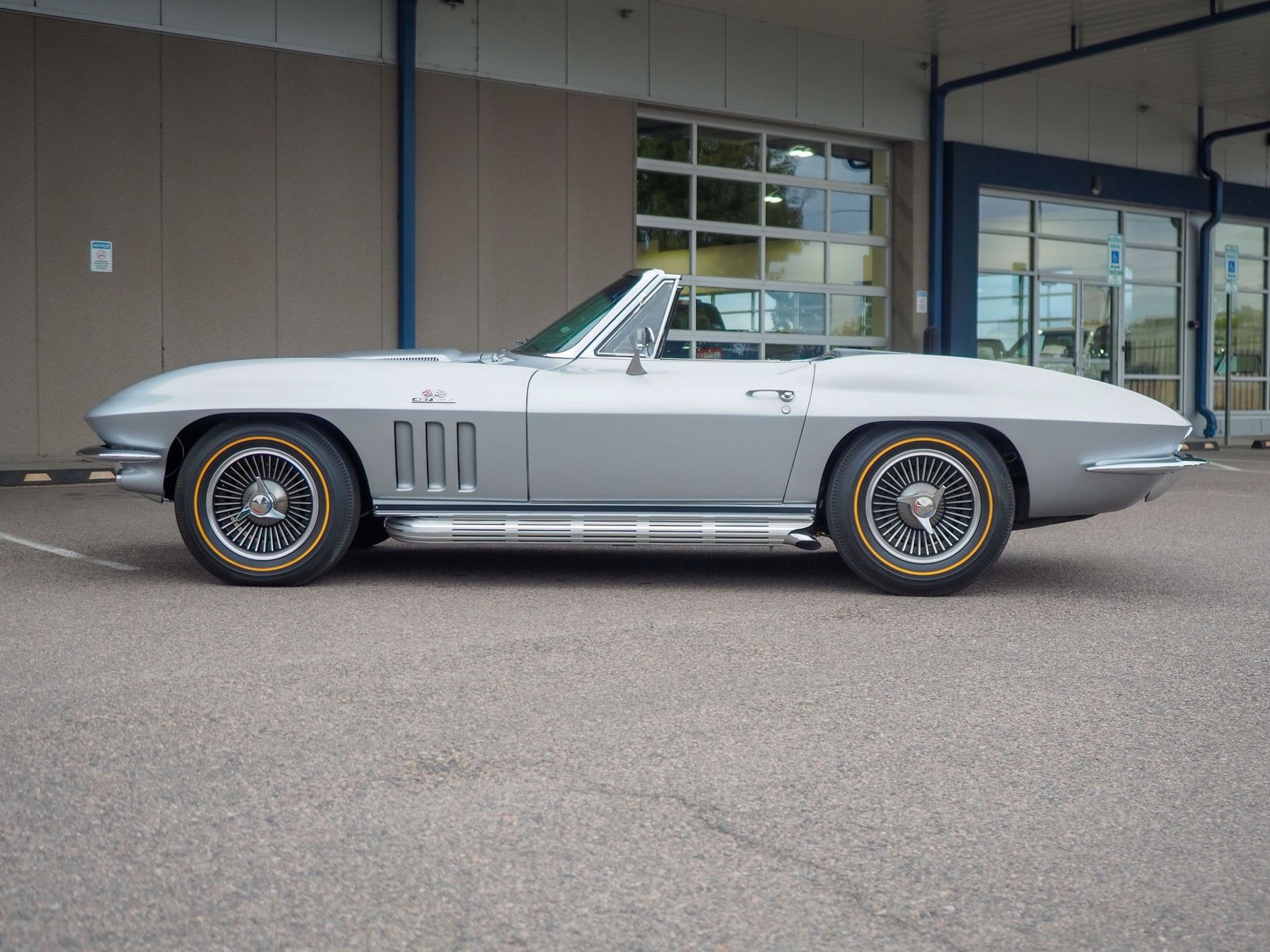 1966 Chevrolet Corvette 12