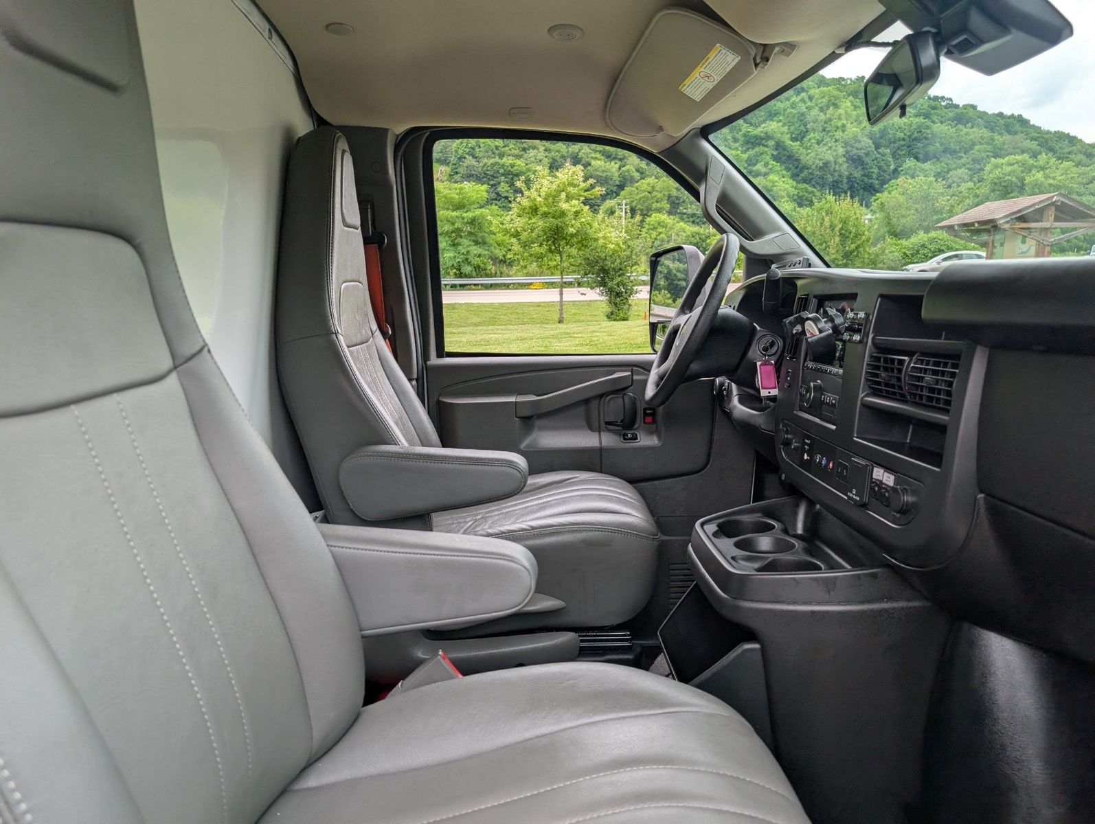 2024 Chevrolet Express Cutaway 91