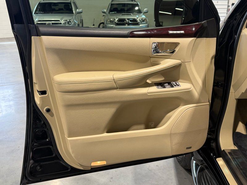 2011 Lexus LX 570 Base, photo 9