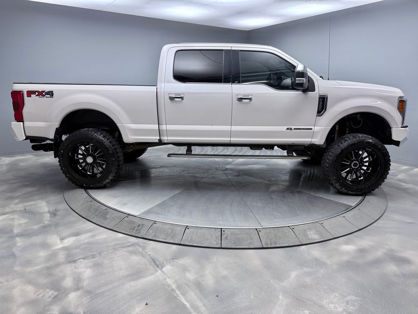 2018 Ford F-350 Platinum photo 4