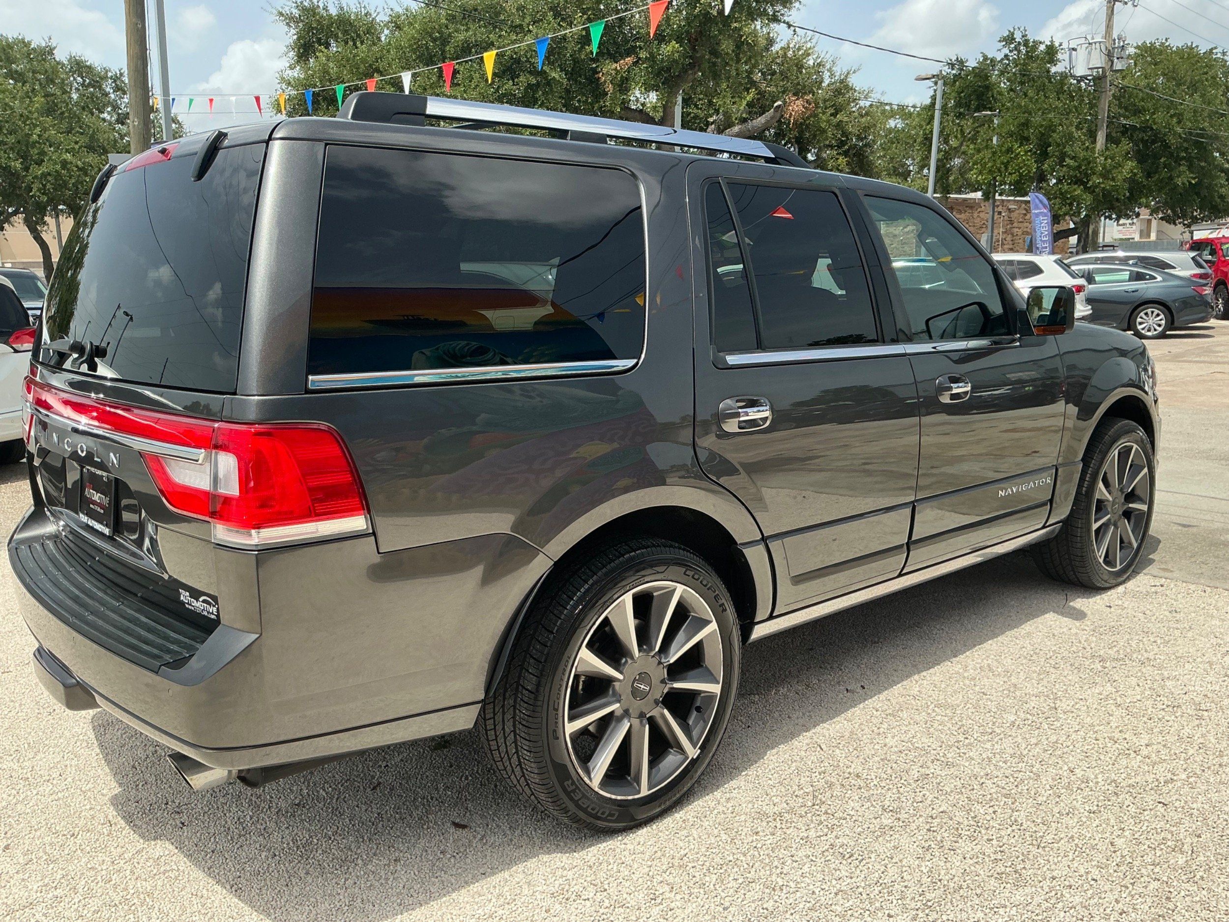 2017 Lincoln Navigator Reserve photo 3