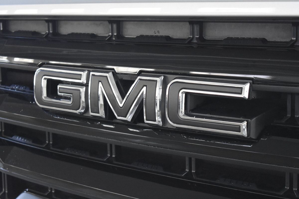 2021 GMC Sierra 1500 4WD Crew Cab Short Box Elevation