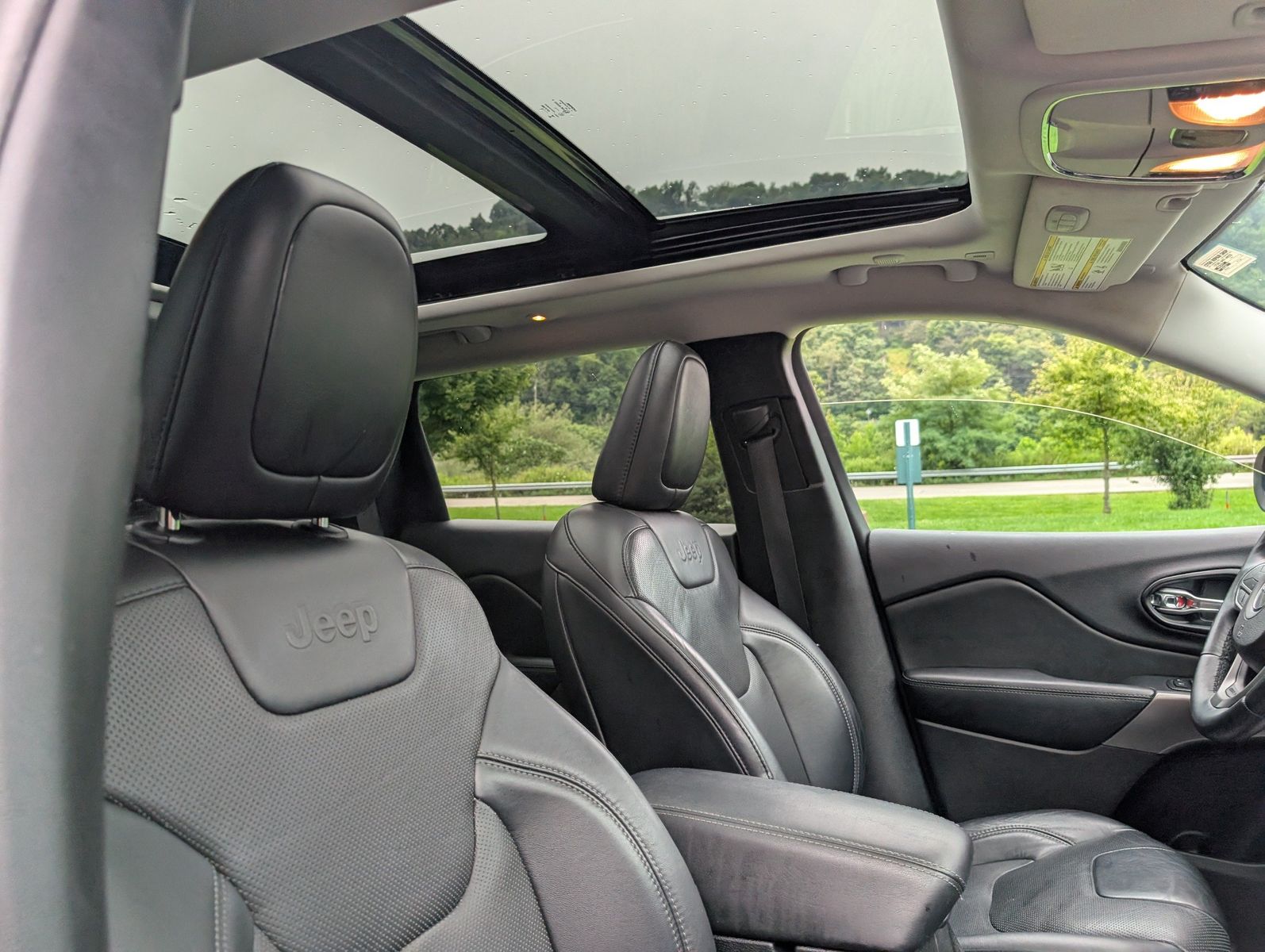 2019 Jeep Cherokee 35