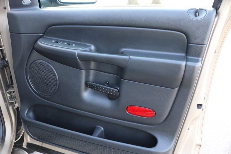 2003 dodge ram store 1500 door panel