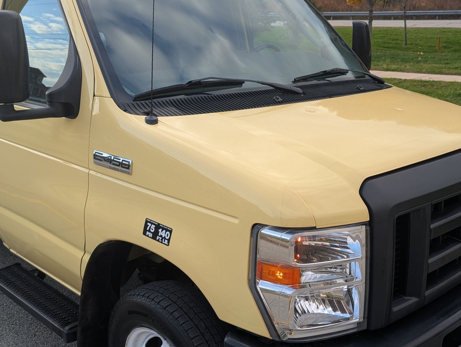 2019 Ford E-Series Chassis 14