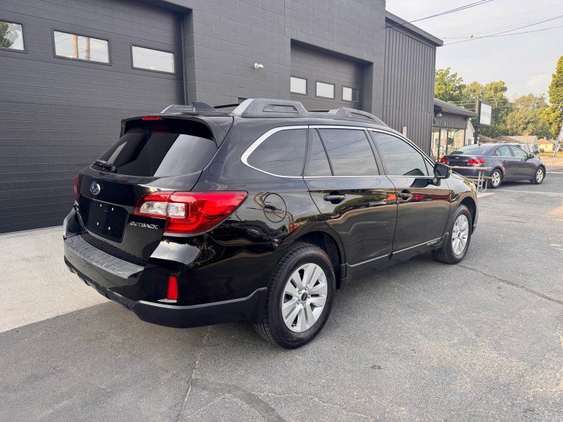 2016 Subaru Outback 2.5i Premium photo 2