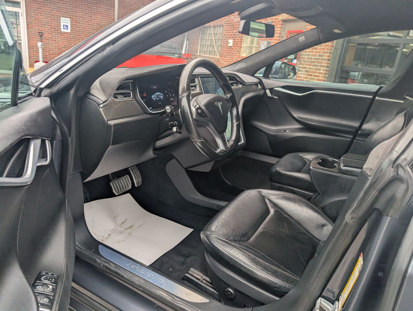 2014 Tesla Model S 32
