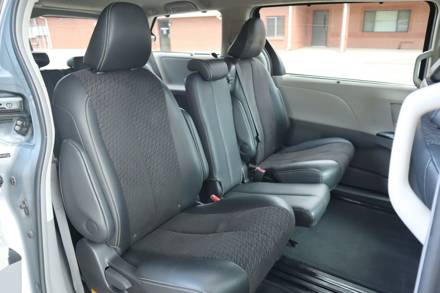 2011 Toyota Sienna SE 8-Passenger | Victory Motors of Colorado