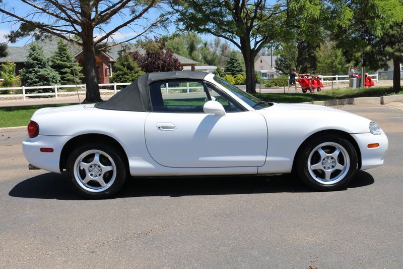 2002 Mazda MX-5 Miata Photos